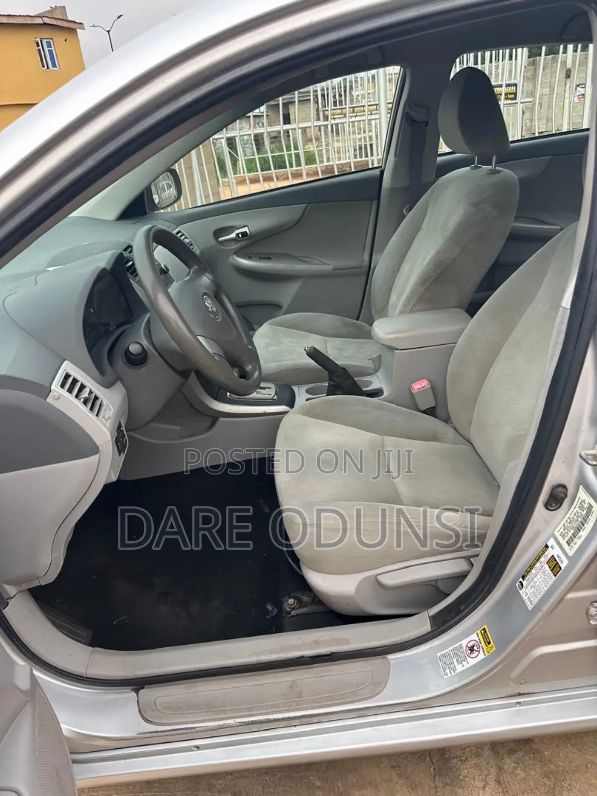 Toyota Corolla LE 4dr Sedan (1.8L 4cyl 4A) 2010 Silver