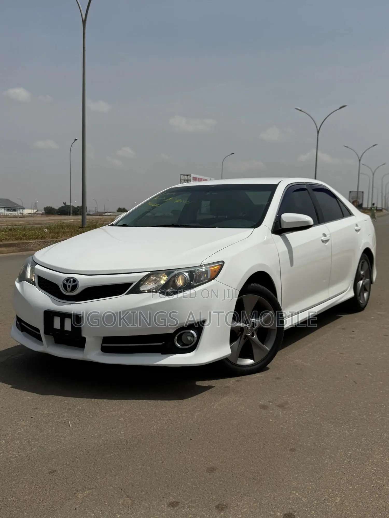 Toyota Camry SE 4dr Sedan (3.5L 6cyl 6A) 2014 White