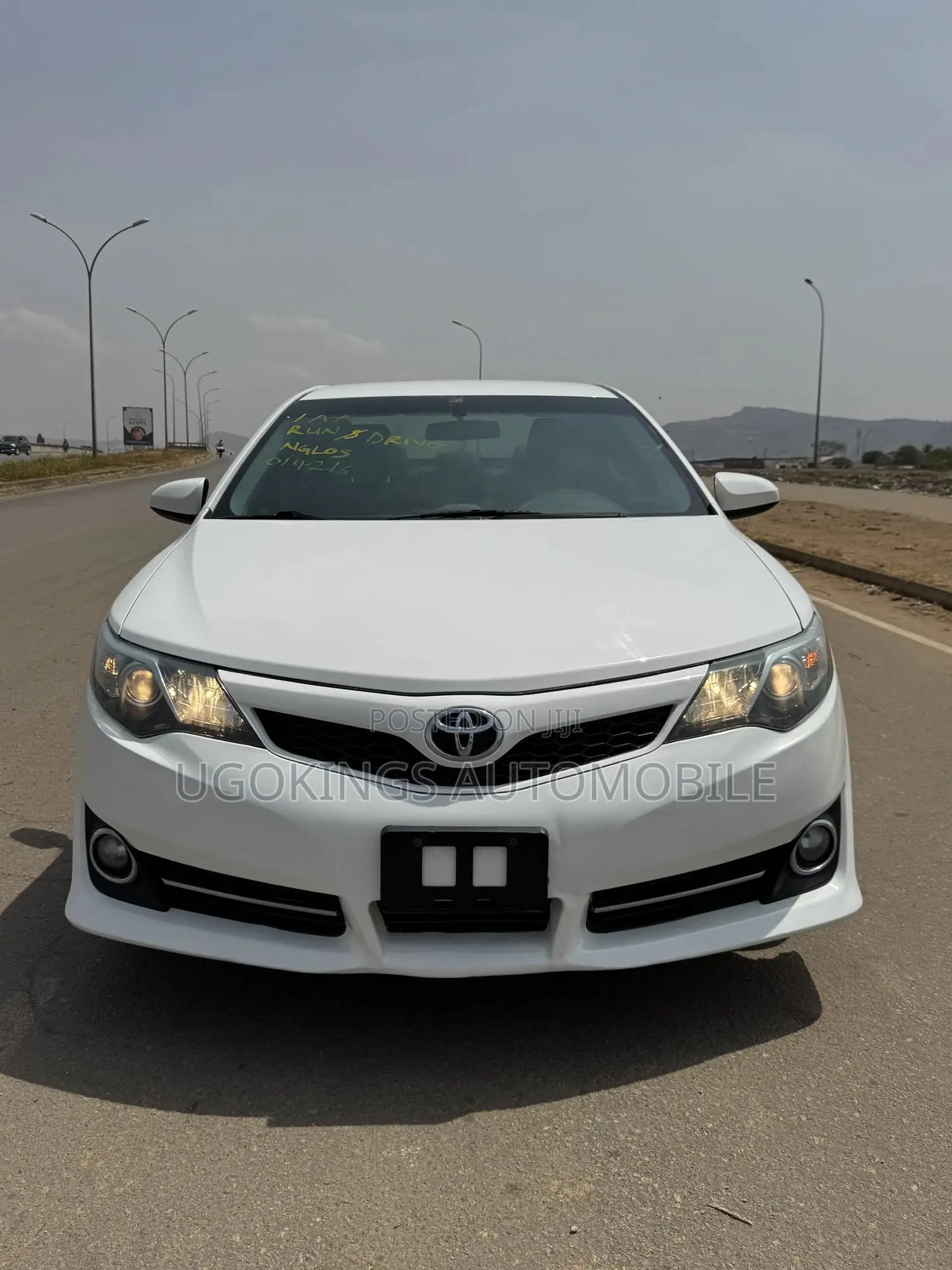 Toyota Camry SE 4dr Sedan (3.5L 6cyl 6A) 2014 White