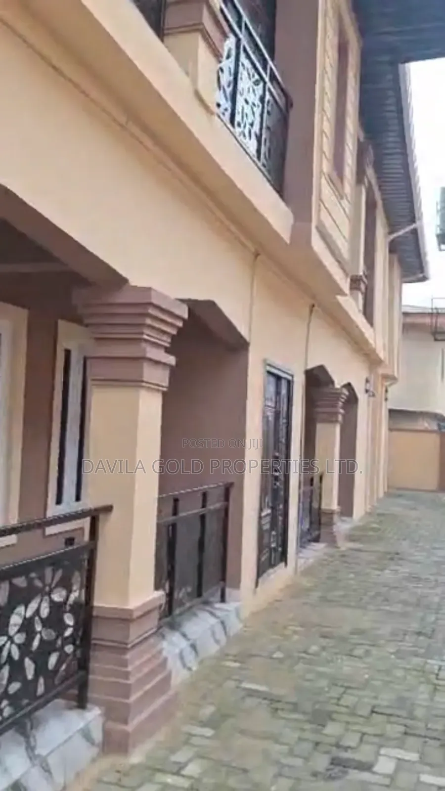 12bdrm Block of Flats in Benin City for sale