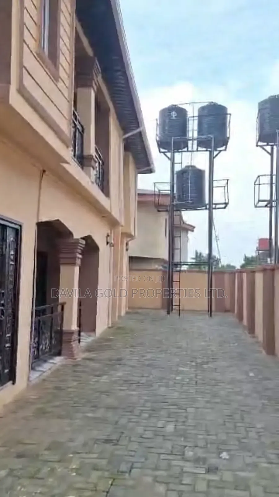 12bdrm Block of Flats in Benin City for sale