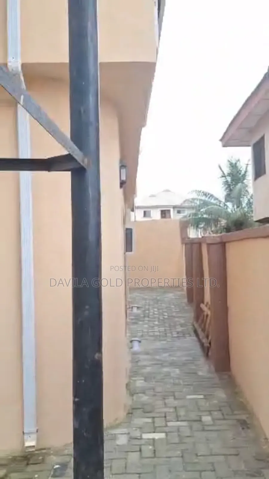 12bdrm Block of Flats in Benin City for sale