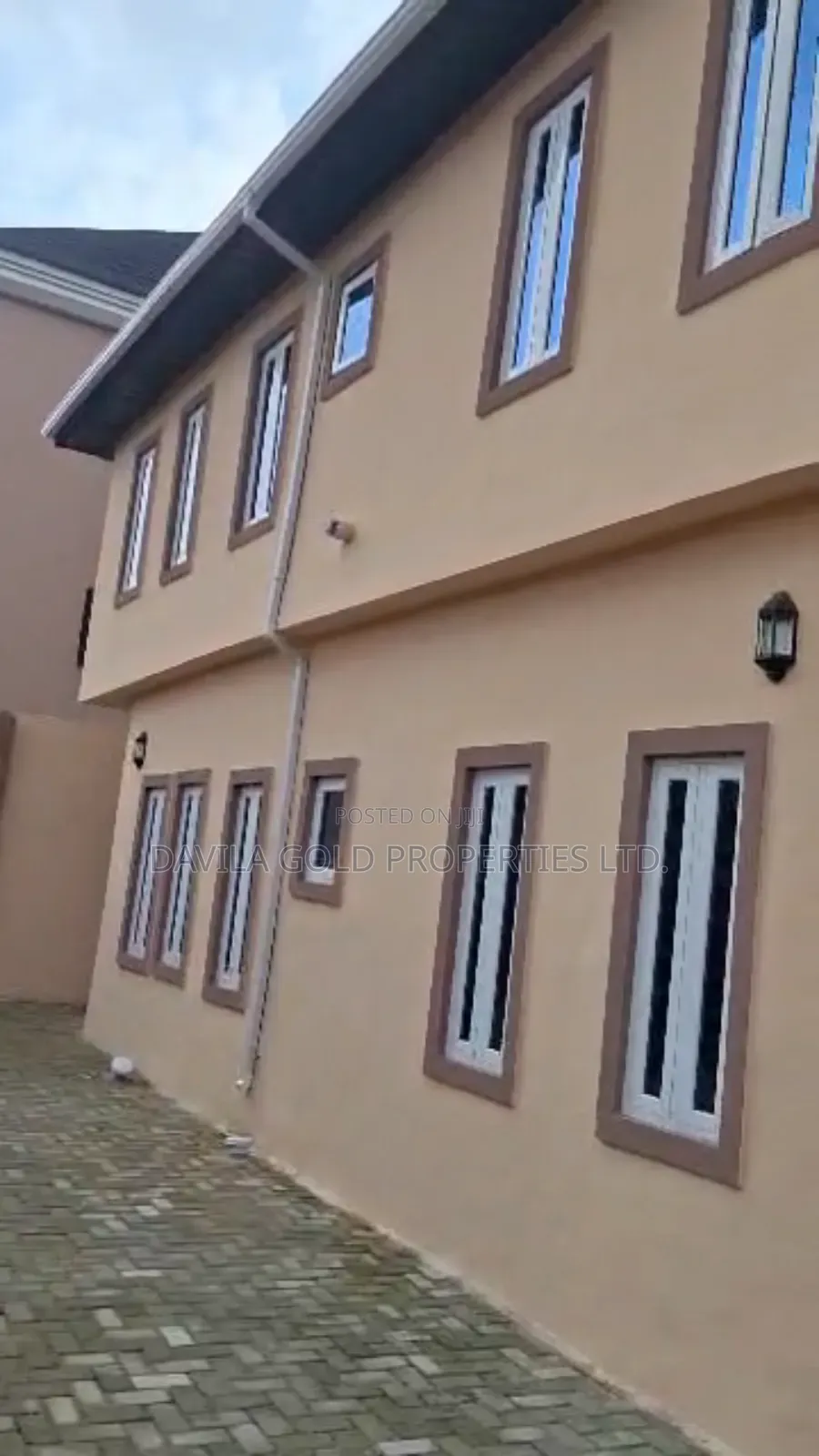 12bdrm Block of Flats in Benin City for sale