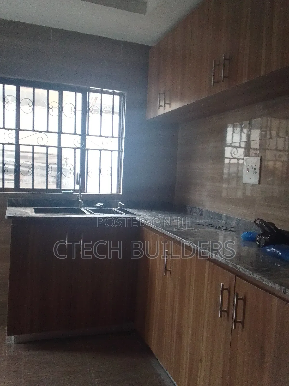 3bdrm Block of Flats in Benin City for rent