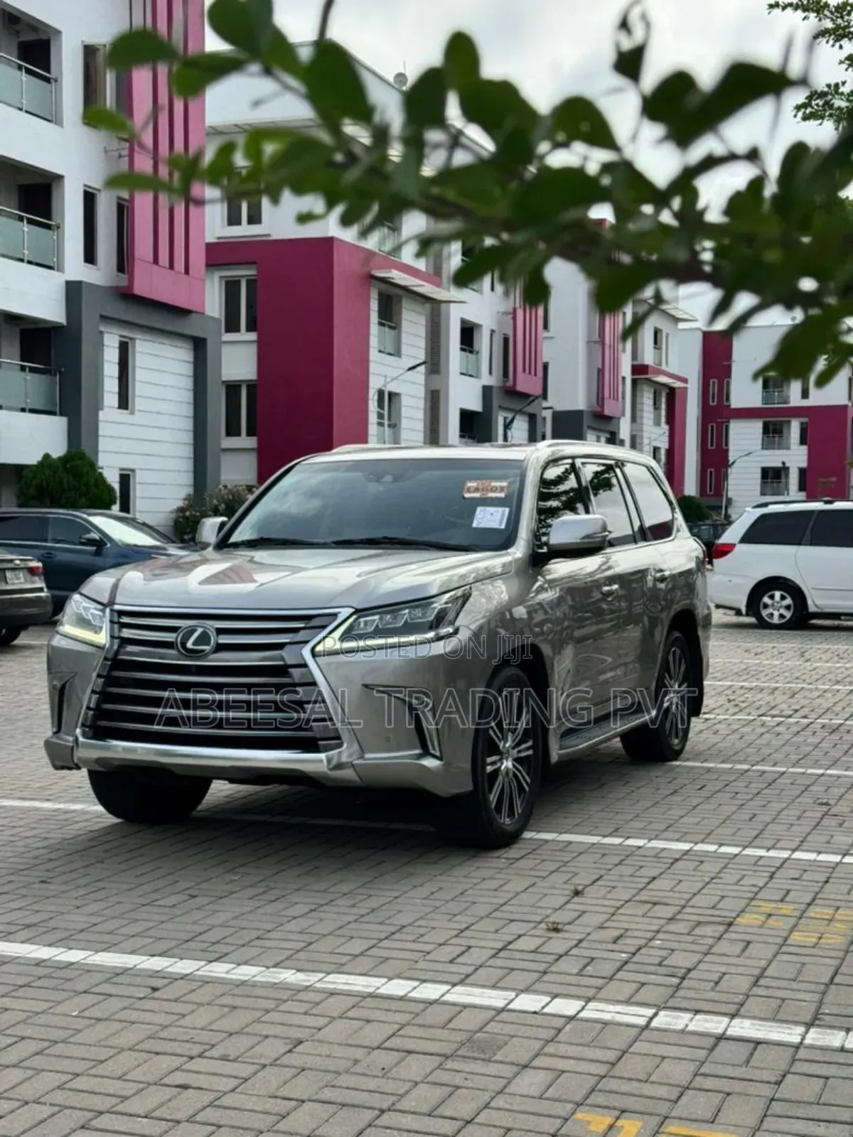Lexus LX 570 AWD 2018 Gold