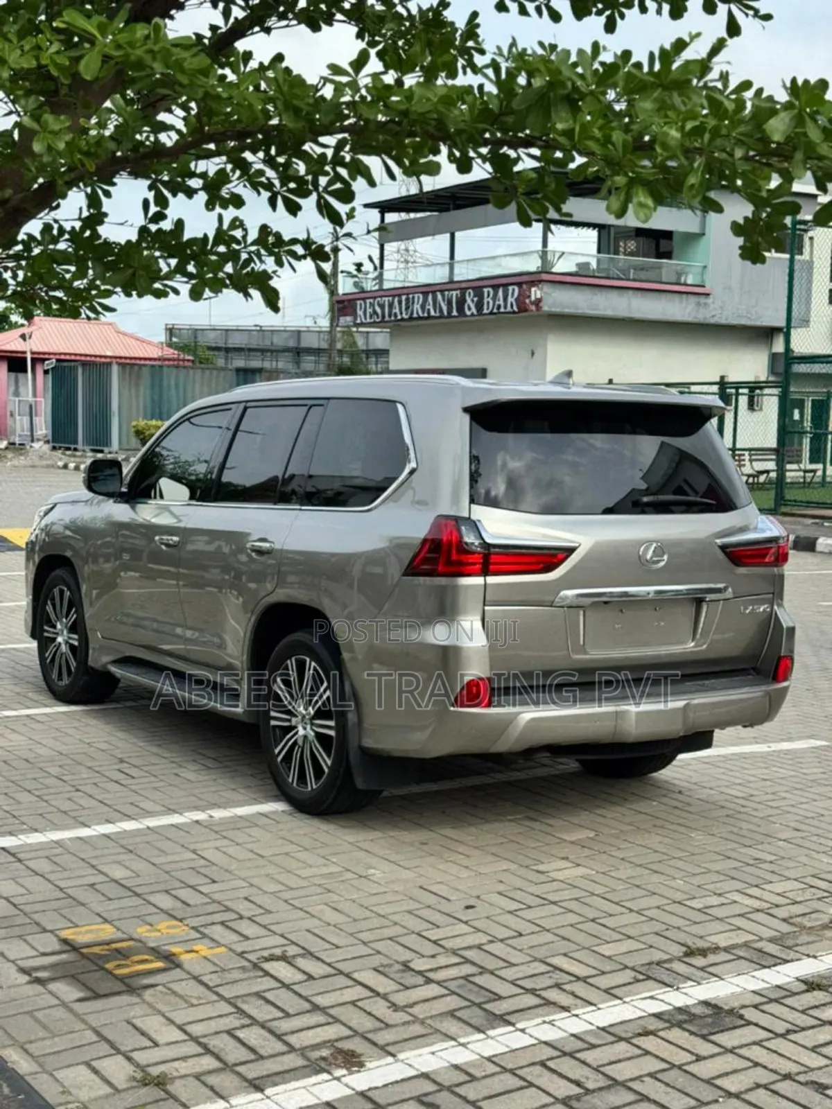 Lexus LX 570 AWD 2018 Gold