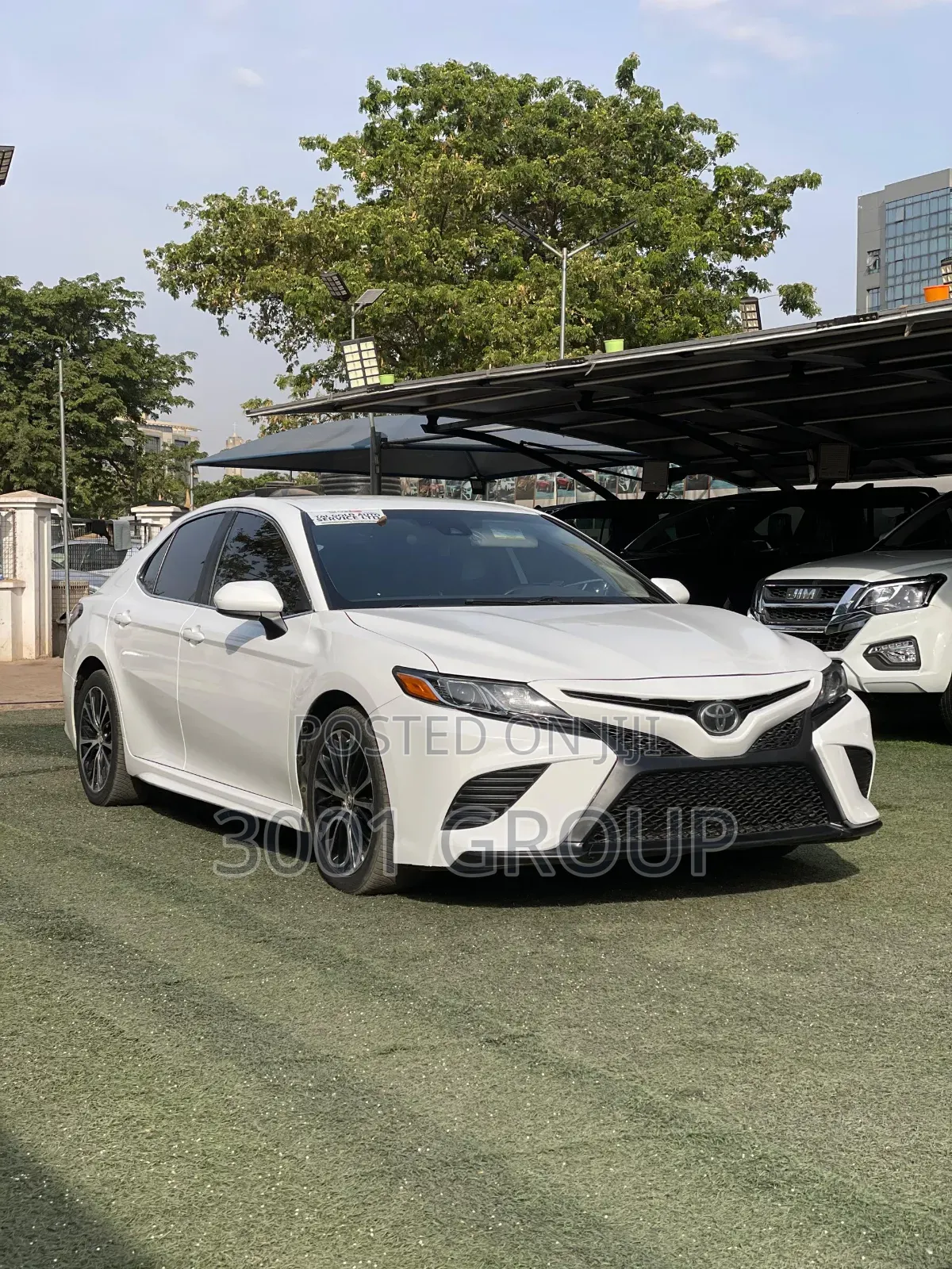 Toyota Camry SE (2.5L 4cyl 8A) 2019 White