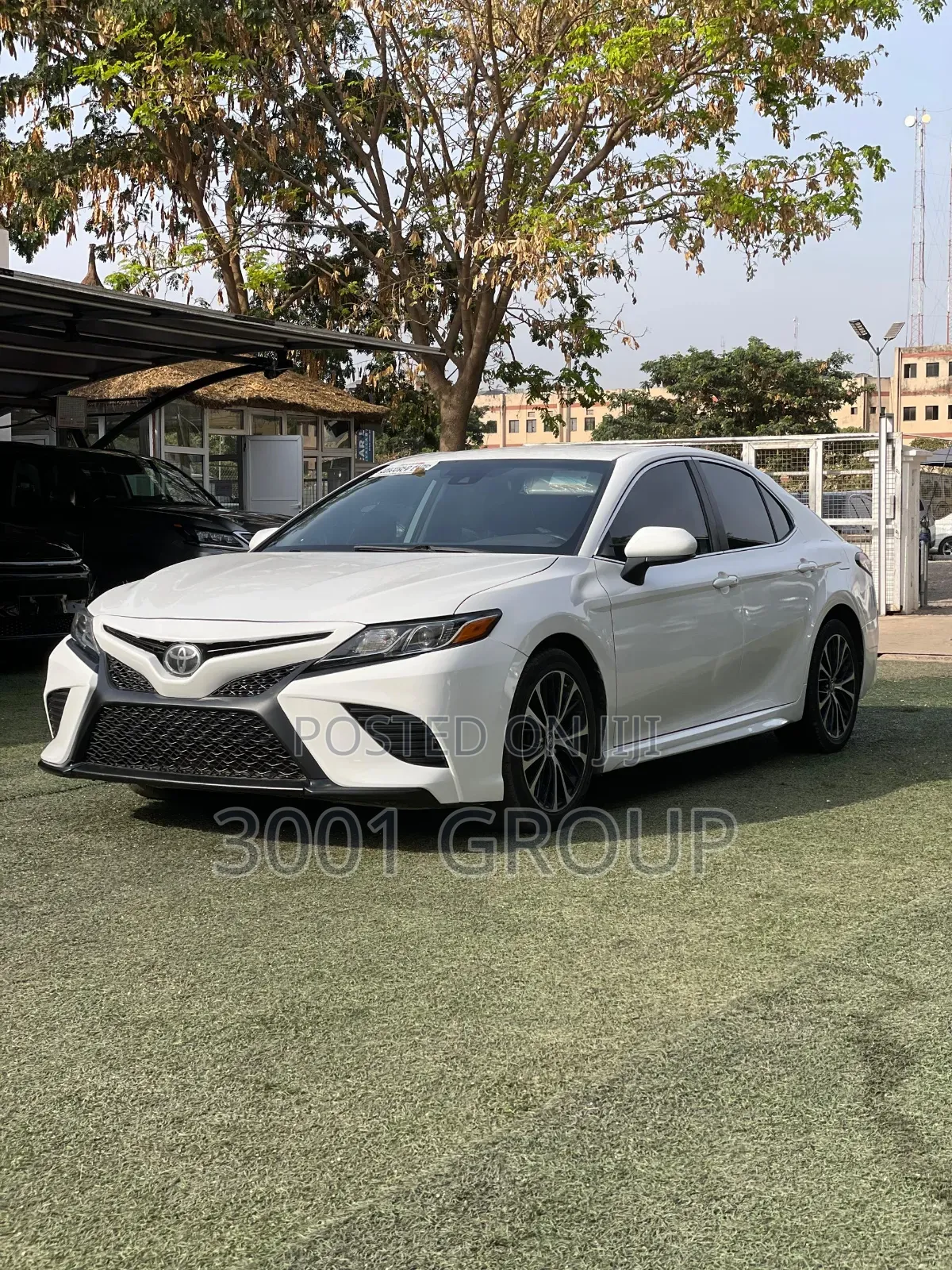Toyota Camry SE (2.5L 4cyl 8A) 2019 White