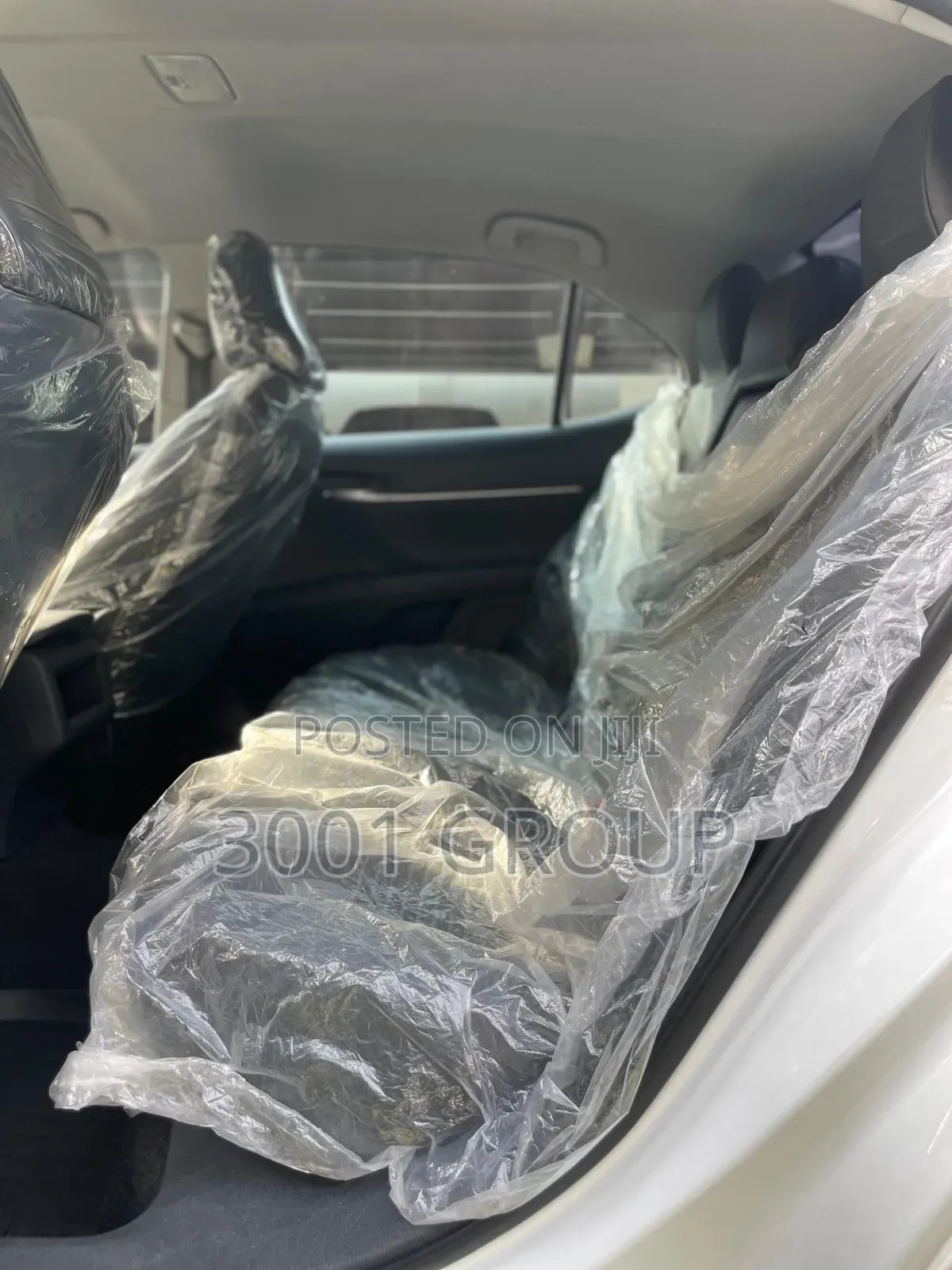 Toyota Camry SE (2.5L 4cyl 8A) 2019 White