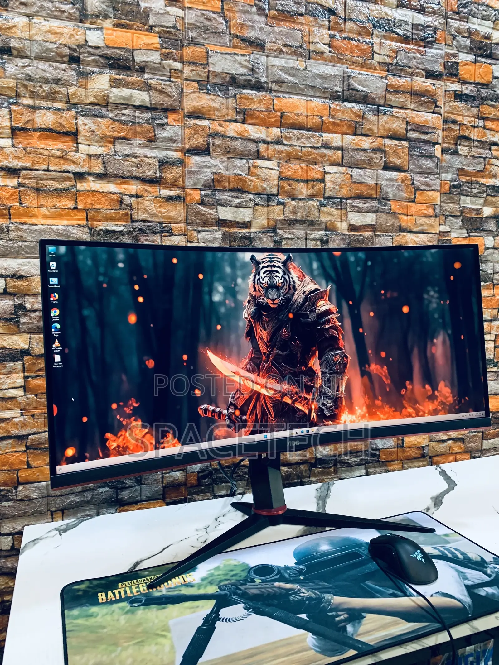 Aoc Gaming 34-Inch WQHD Curved Monitor.