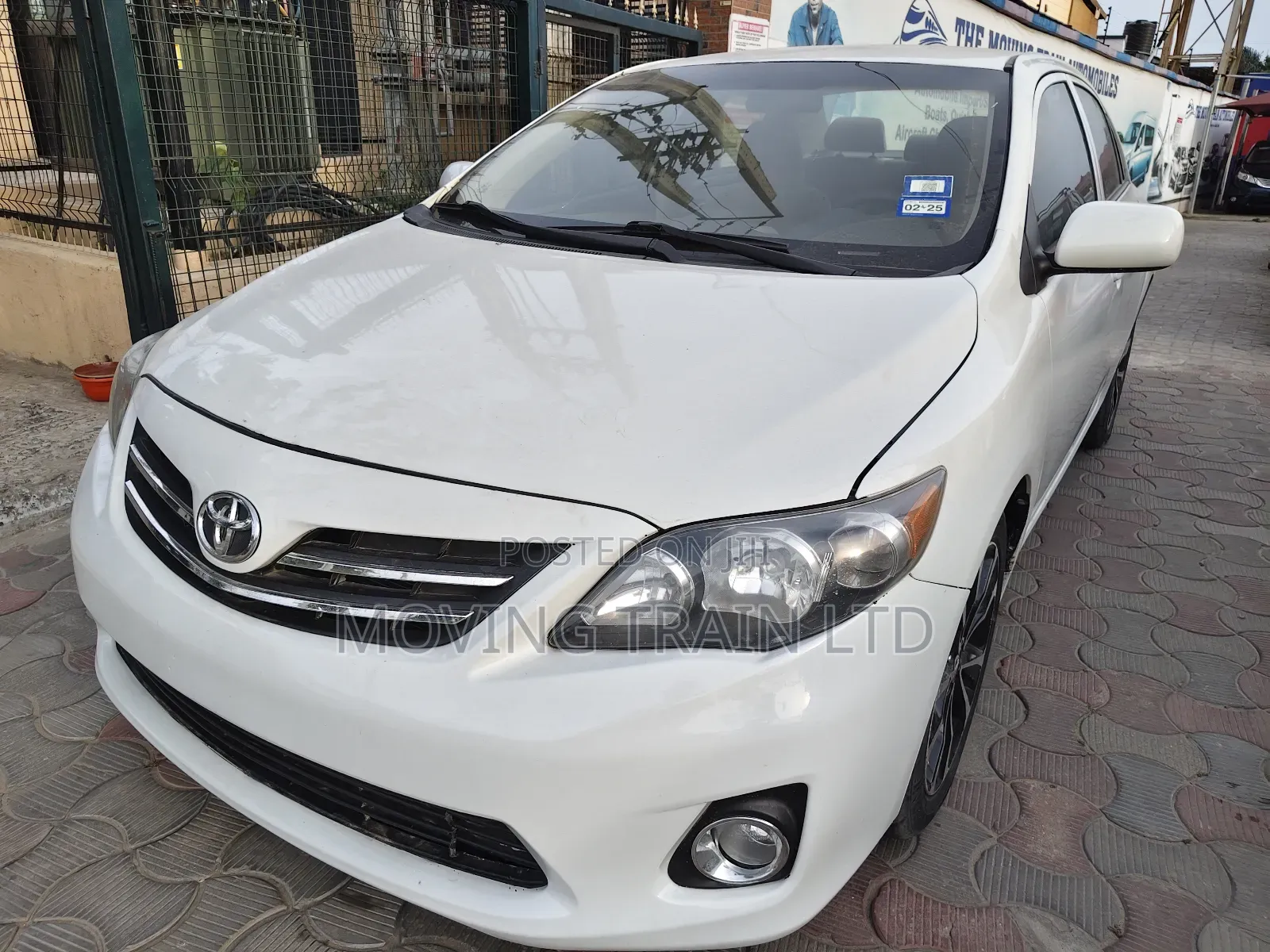 Toyota Corolla LE Special Edition 4dr Sedan (1.8L 4cyl 4A) 2013 White