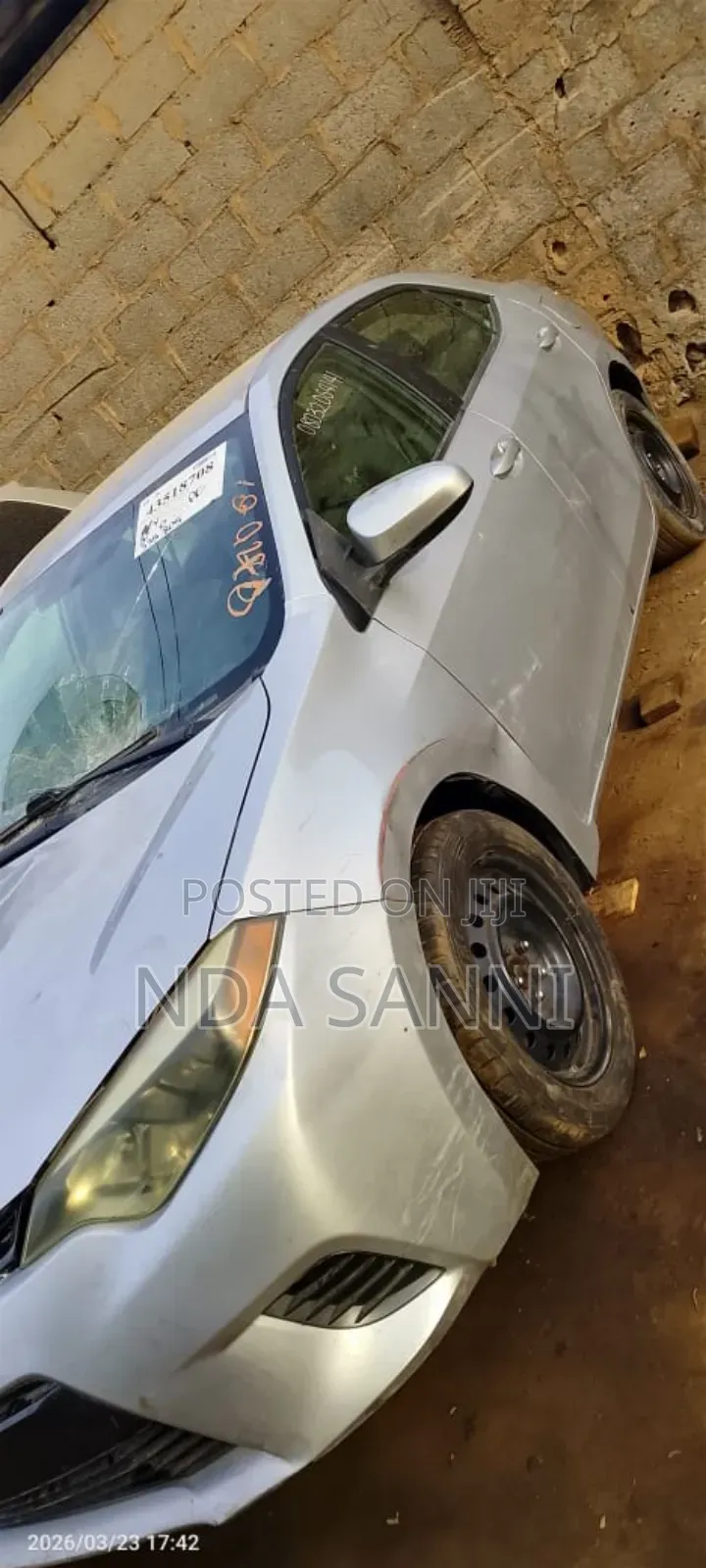Toyota Corolla LE 4dr Sedan (1.8L 4cyl CVT) 2016 White