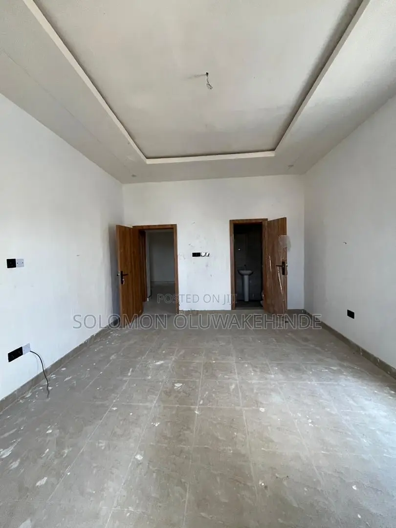 Exclusive 2 Bedroom Apartment In A Gated Neighborhood