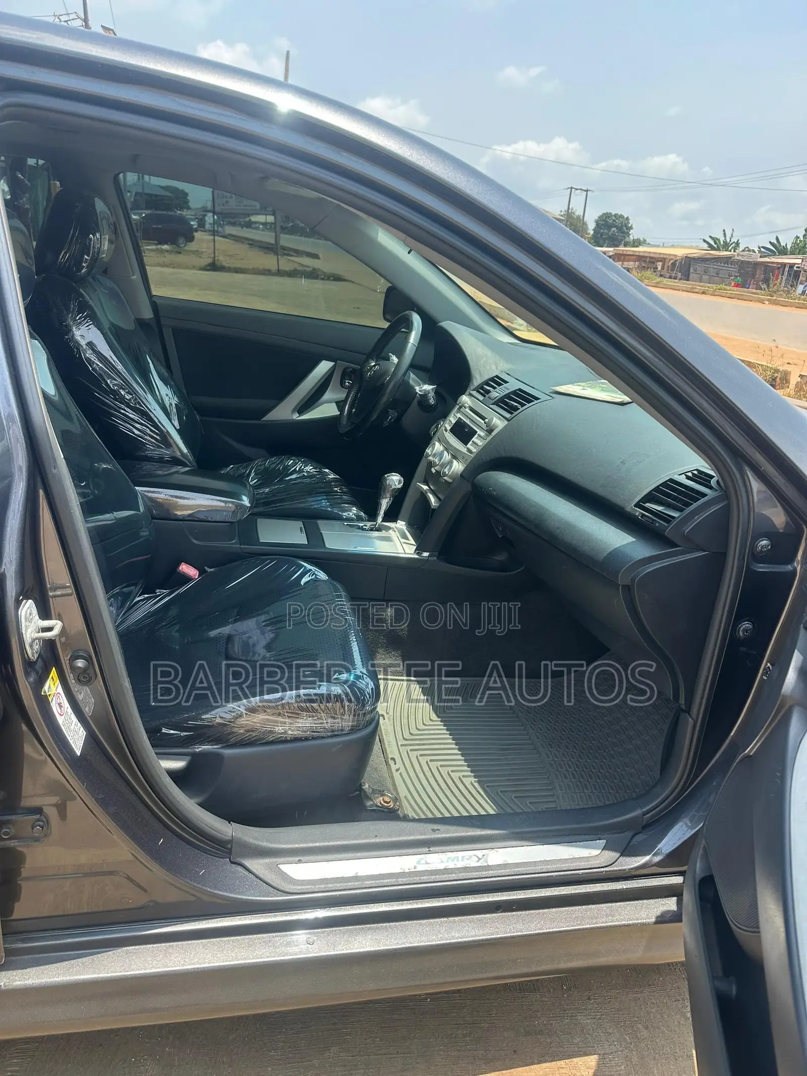 Toyota Camry SE 4dr Sedan (2.5L 4cyl 6A) 2011 Gray