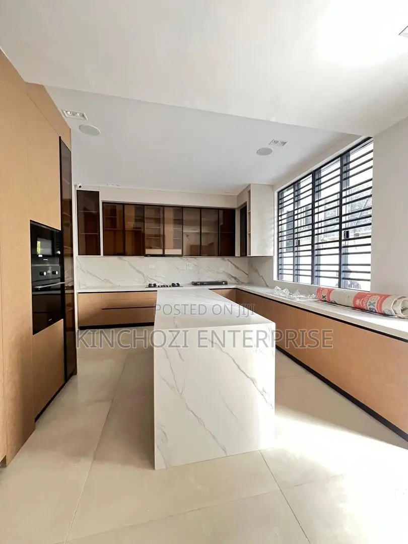 5bdrm Duplex in Lekki Phase 1 for sale