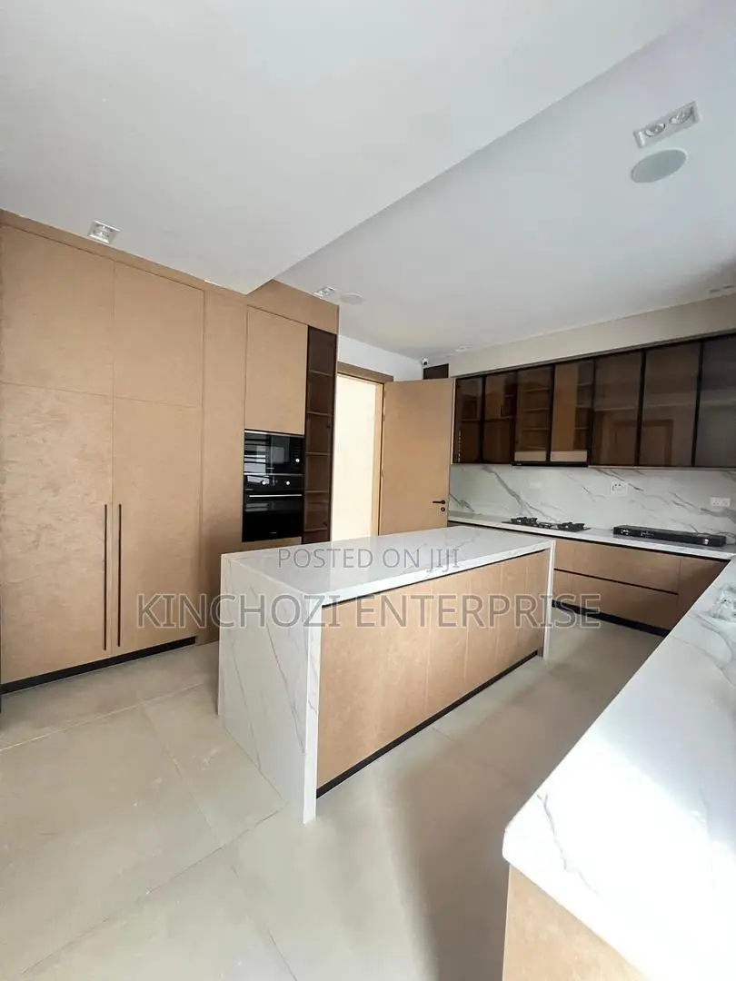 5bdrm Duplex in Lekki Phase 1 for sale