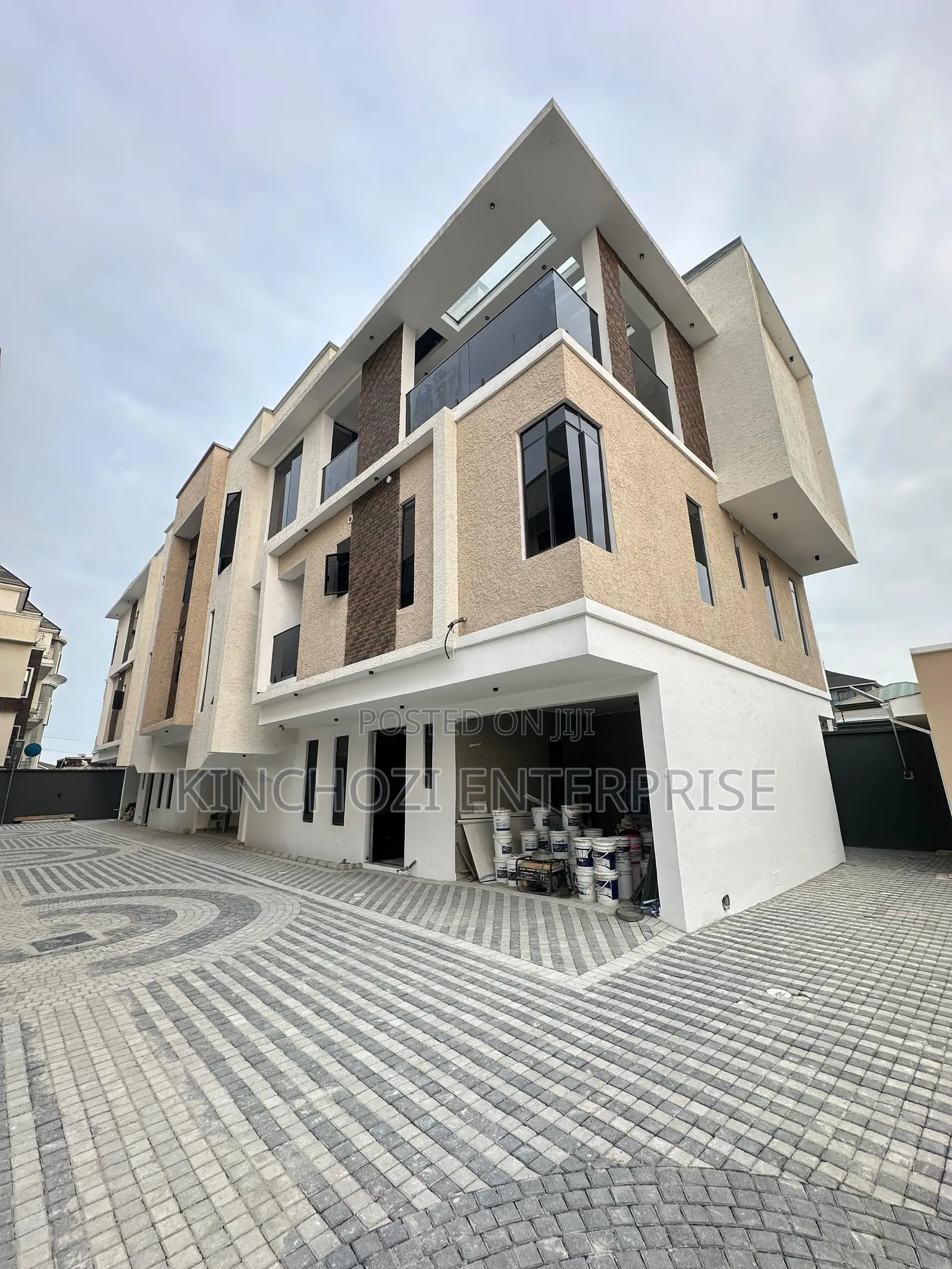 4bdrm Penthouse in Lekki Phase 1 for sale