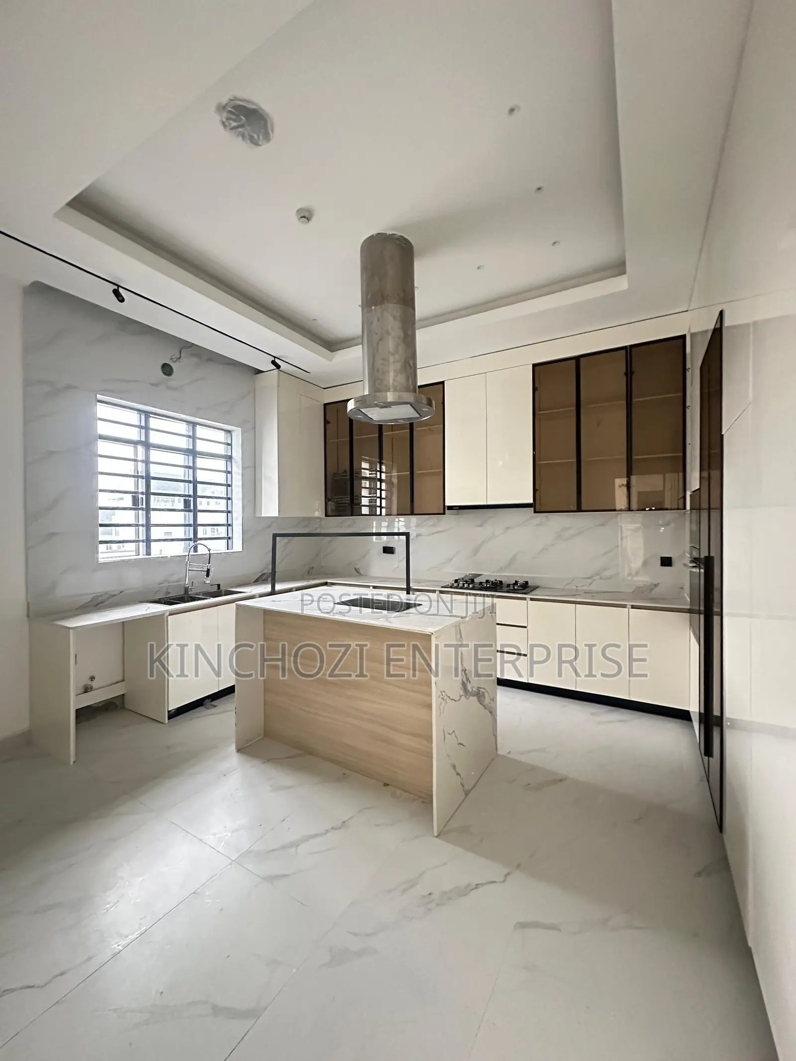 4bdrm Penthouse in Lekki Phase 1 for sale