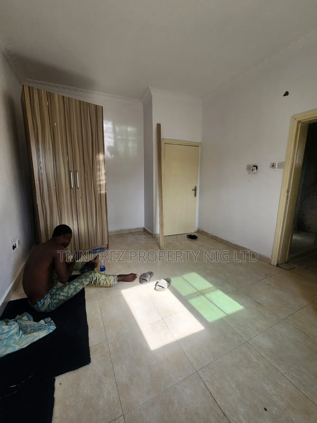 Mini Flat in Chevron for rent