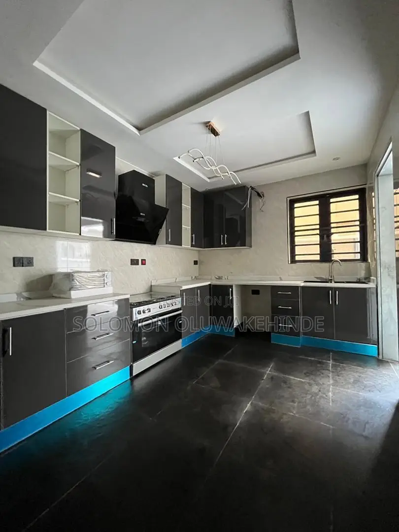 4bdrm Townhouse/Terrace in Ogba for sale
