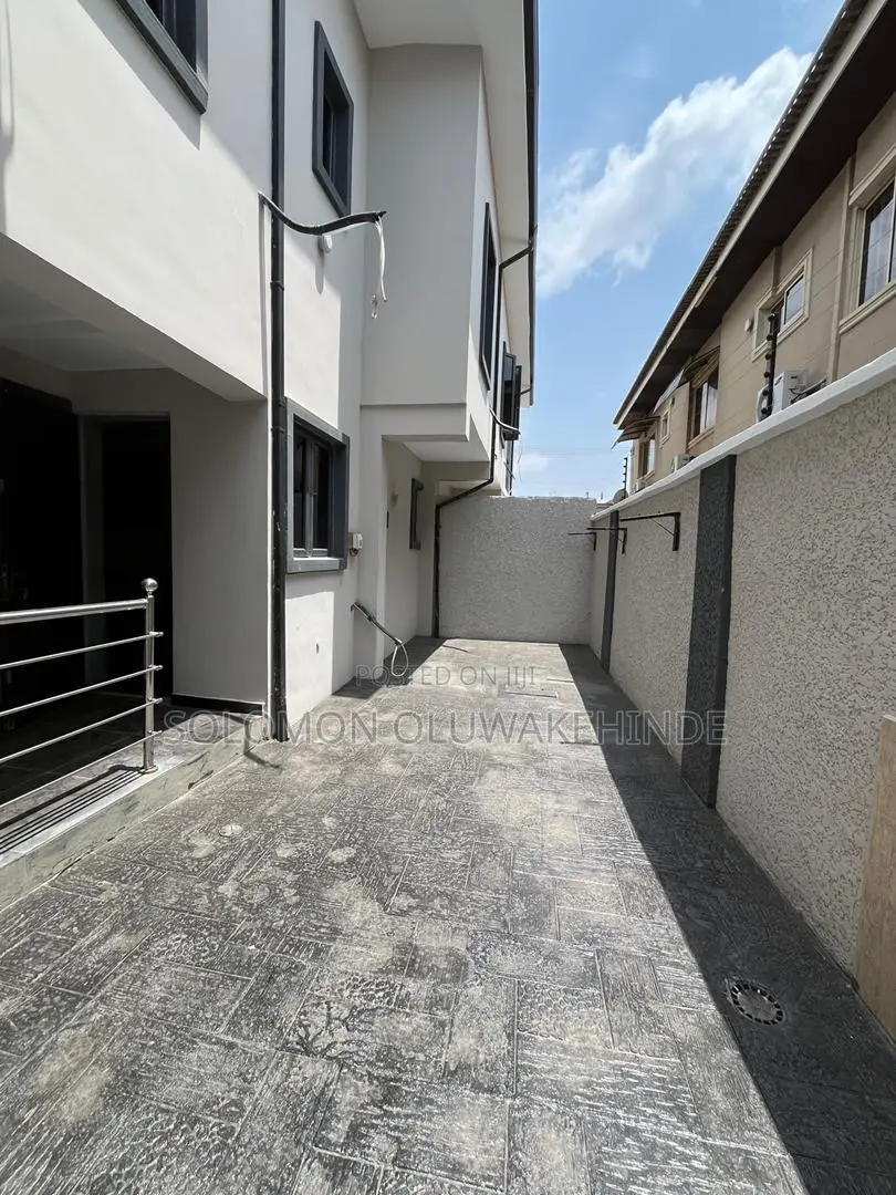 4bdrm Townhouse/Terrace in Ogba for sale