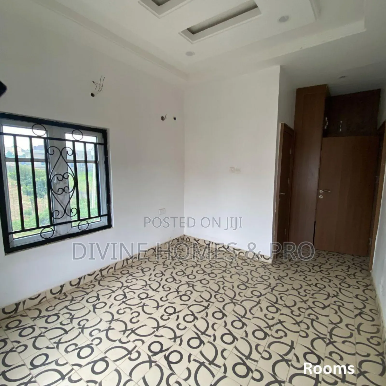 4bdrm Duplex in Life Camp for sale