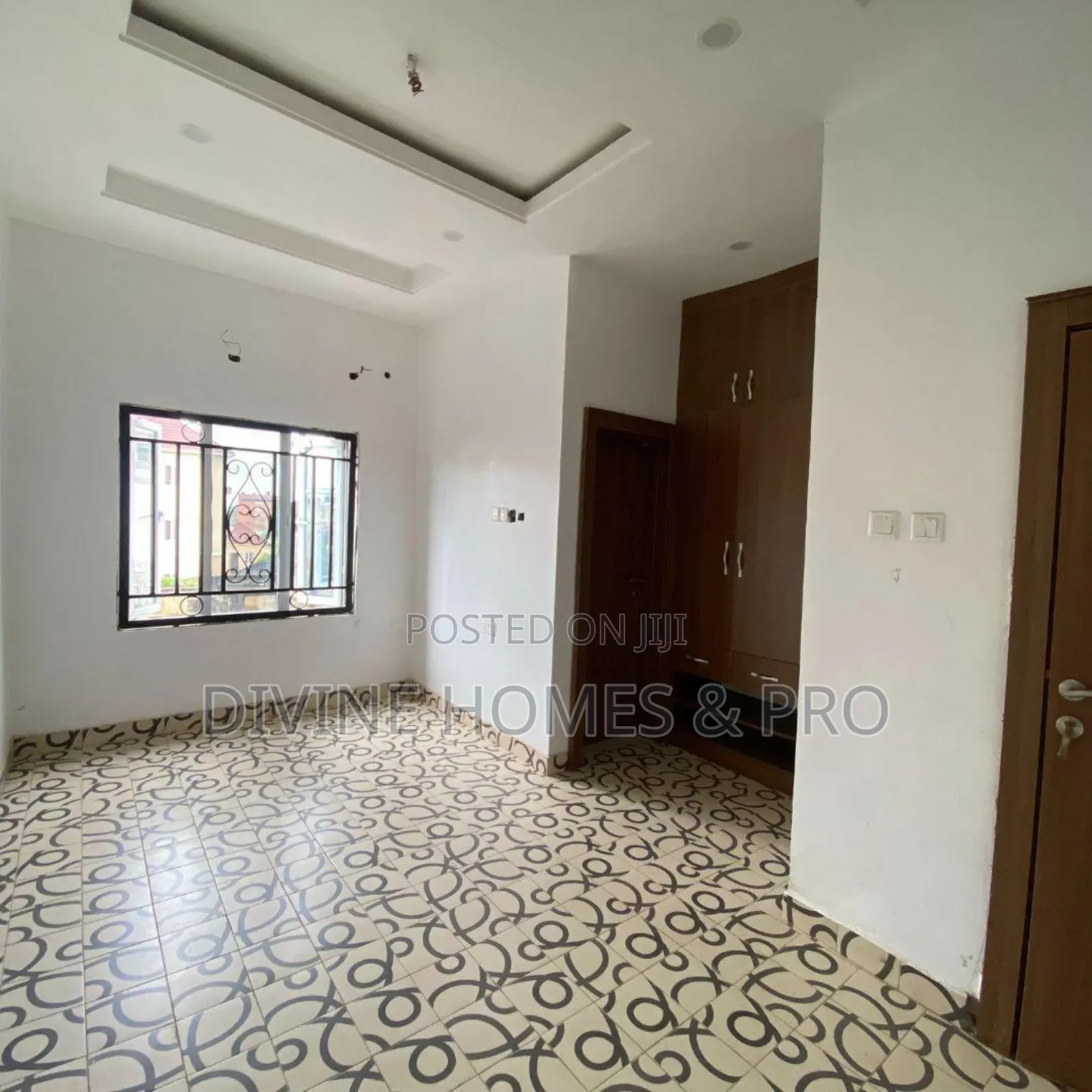 4bdrm Duplex in Life Camp for sale