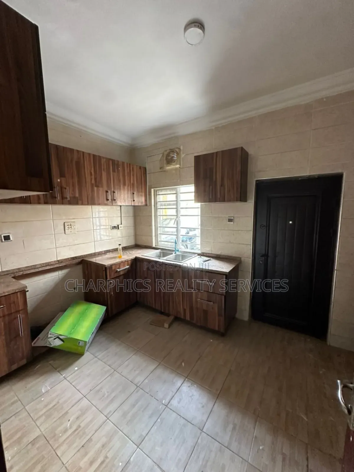 ‎ ‎Large 3 Bedroom Flat, Ologolo Lekki. ‎