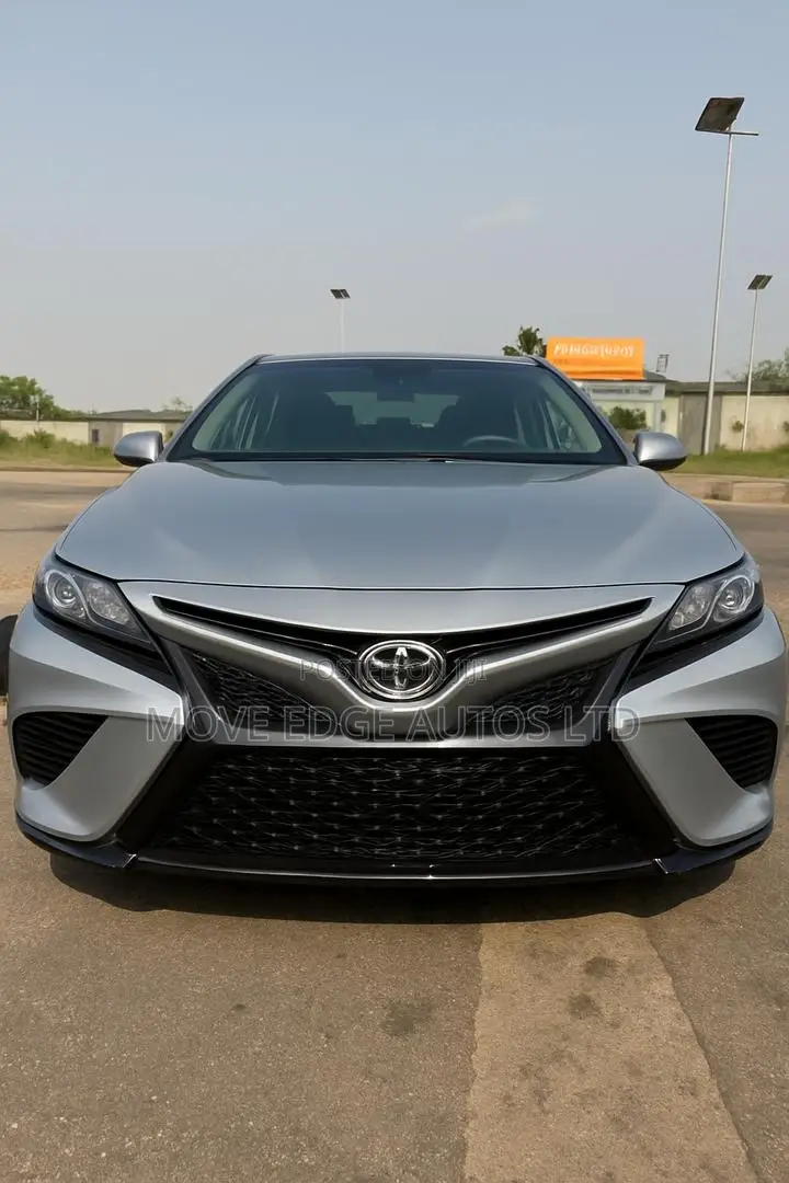 Toyota Camry SE 2021 Silver