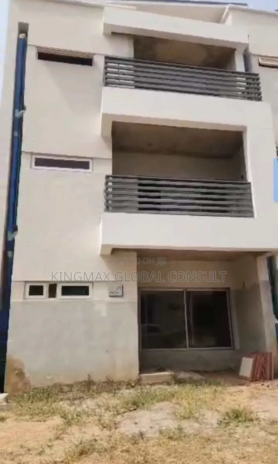 4bdrm Townhouse/Terrace in Life Camp Abuja for sale