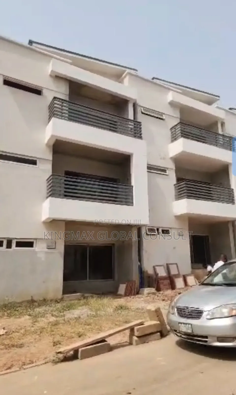 4bdrm Townhouse/Terrace in Life Camp Abuja for sale