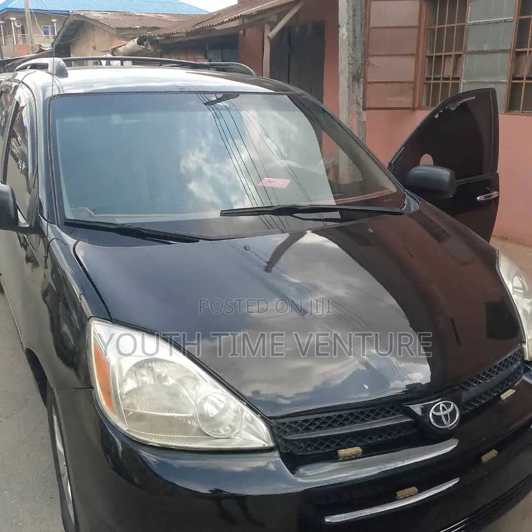 Toyota Sienna CE 2005 Black