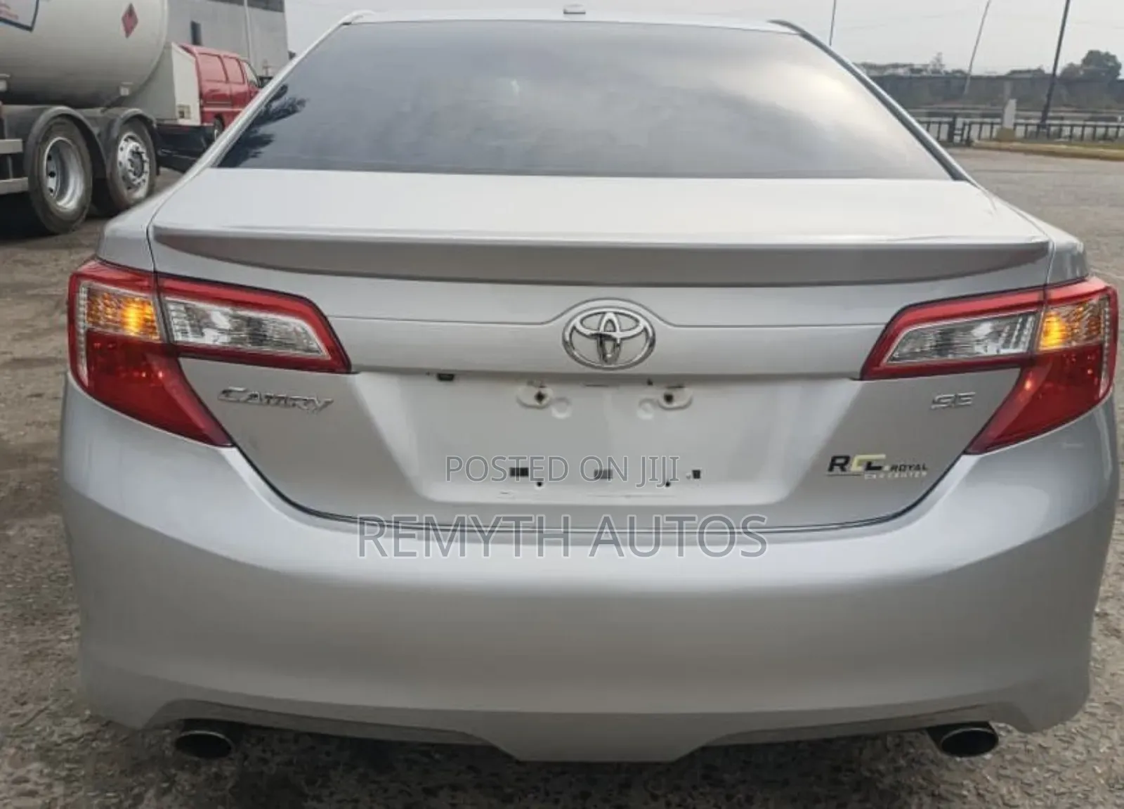 Toyota Camry SE 4dr Sedan w/Prod. End 11/13 (3.5L 6cyl 6A) 2014 Gray