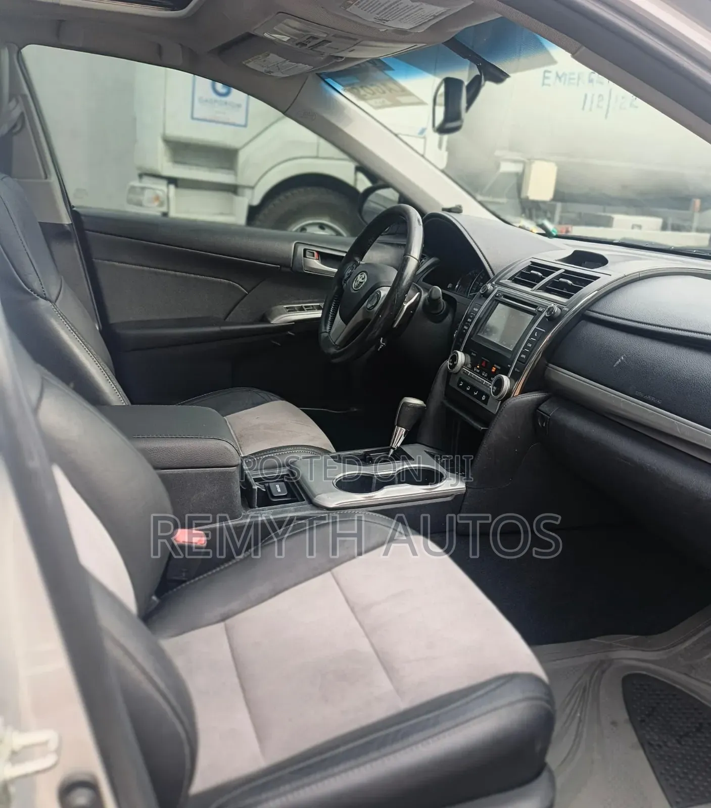 Toyota Camry SE 4dr Sedan w/Prod. End 11/13 (3.5L 6cyl 6A) 2014 Gray