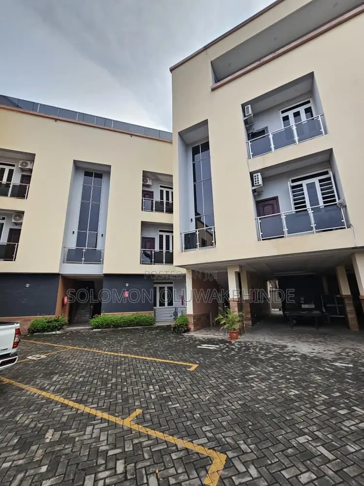 3bdrm Apartment in Adeniyi Jones, Ikeja for sale
