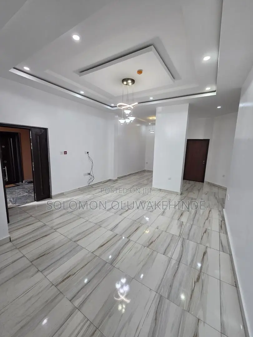 3bdrm Apartment in Adeniyi Jones, Ikeja for sale