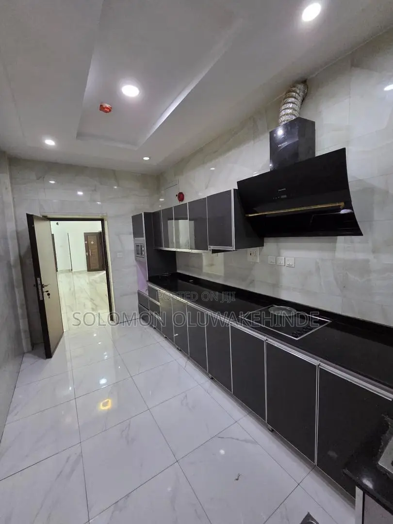 3bdrm Apartment in Adeniyi Jones, Ikeja for sale
