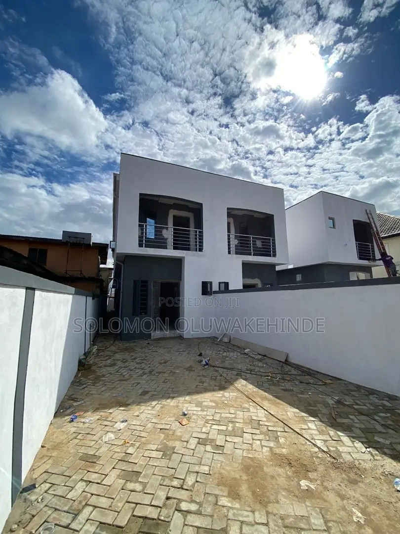 3bdrm Duplex in Olowora, Magodo for sale