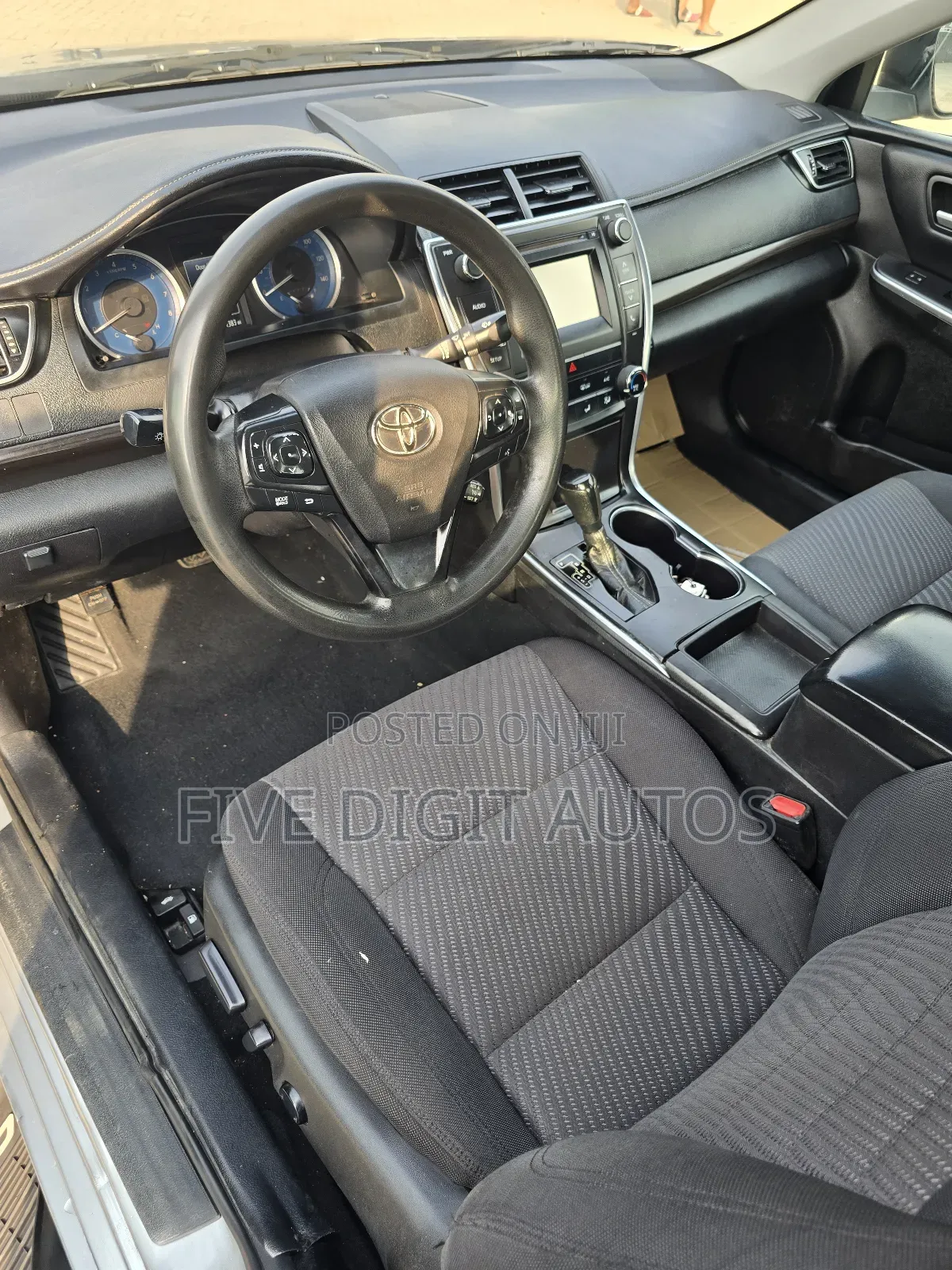 Toyota Camry LE 4dr Sedan (2.5L 4cyl 6A) 2017 Silver