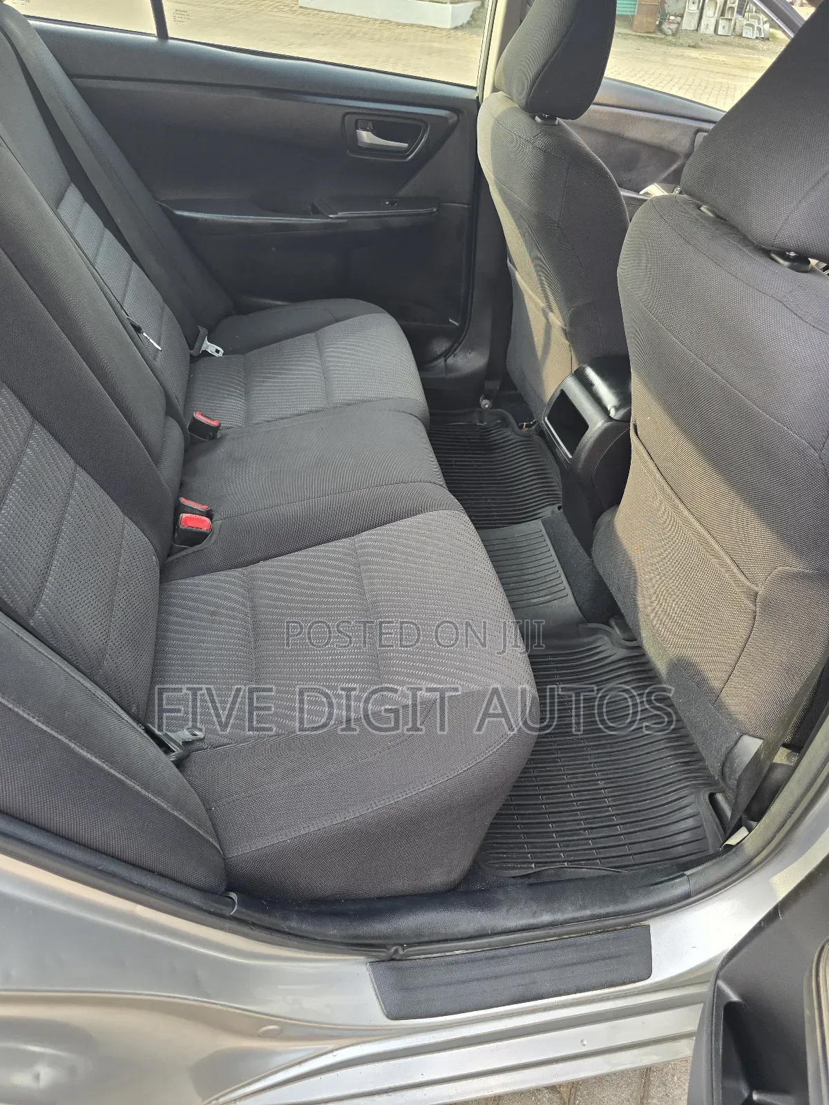 Toyota Camry LE 4dr Sedan (2.5L 4cyl 6A) 2017 Silver