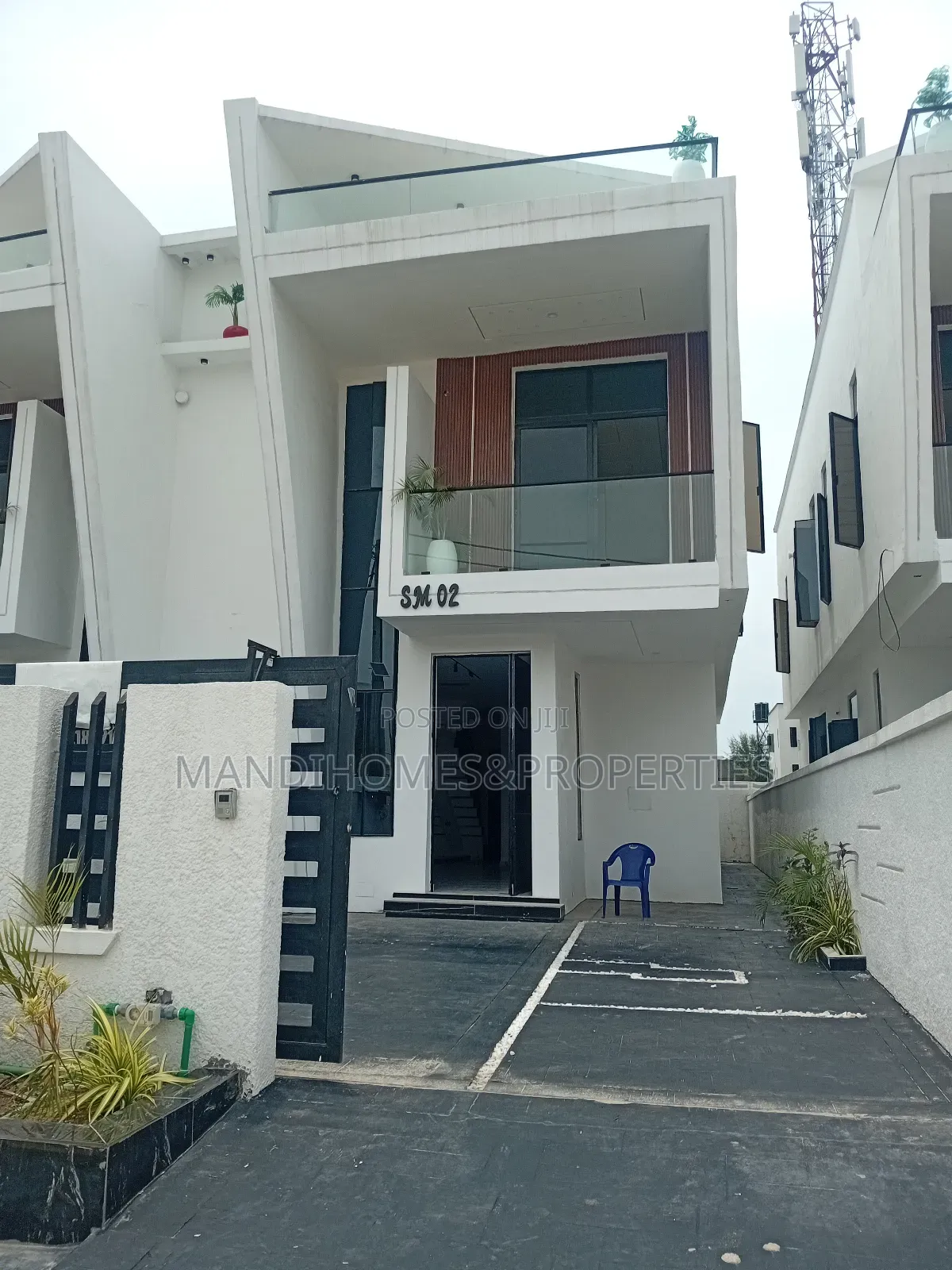 4bdrm Duplex in Ikota for sale