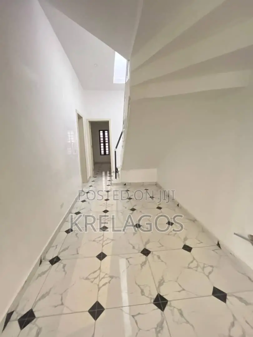 4bdrm Duplex in Orchid, Chevron for sale