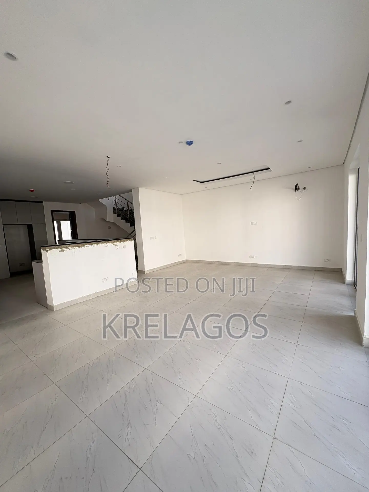 4bdrm Duplex in Chevron for rent