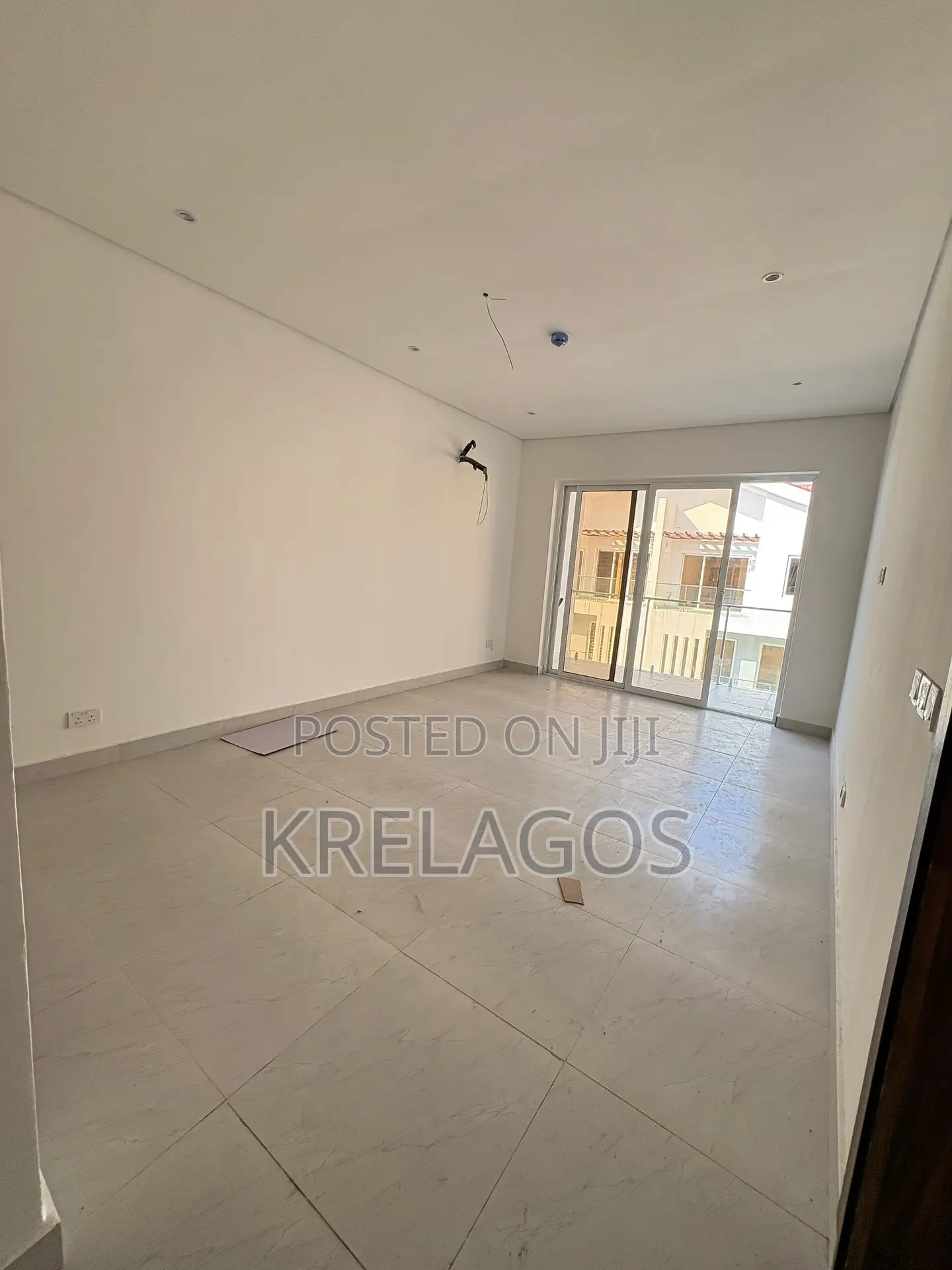 4bdrm Duplex in Chevron for rent