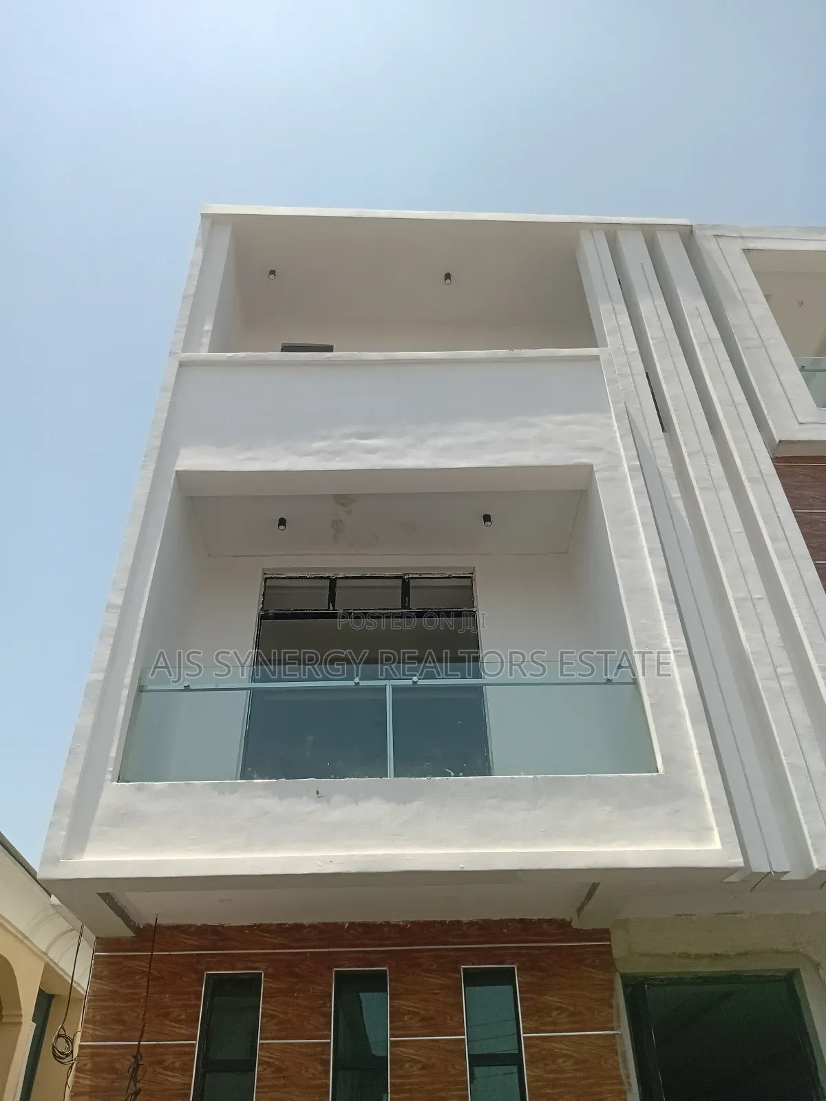 5bdrm Duplex in Osapa london for sale