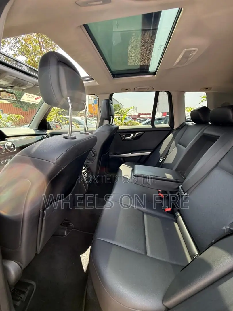 Mercedes-Benz GLK-Class Base GLK 350 4dr AWD 4MATIC (3.5L 6cyl 7A) 2015