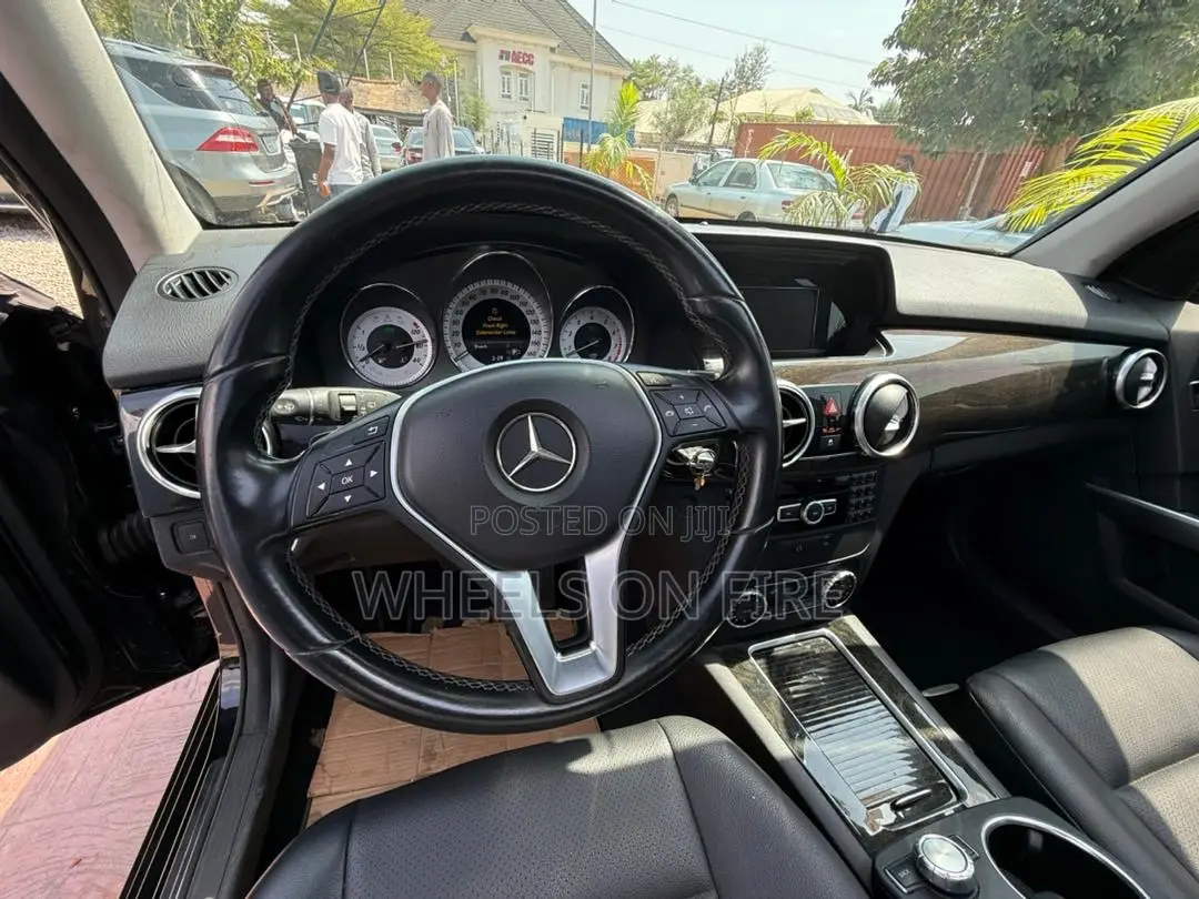 Mercedes-Benz GLK-Class Base GLK 350 4dr AWD 4MATIC (3.5L 6cyl 7A) 2015