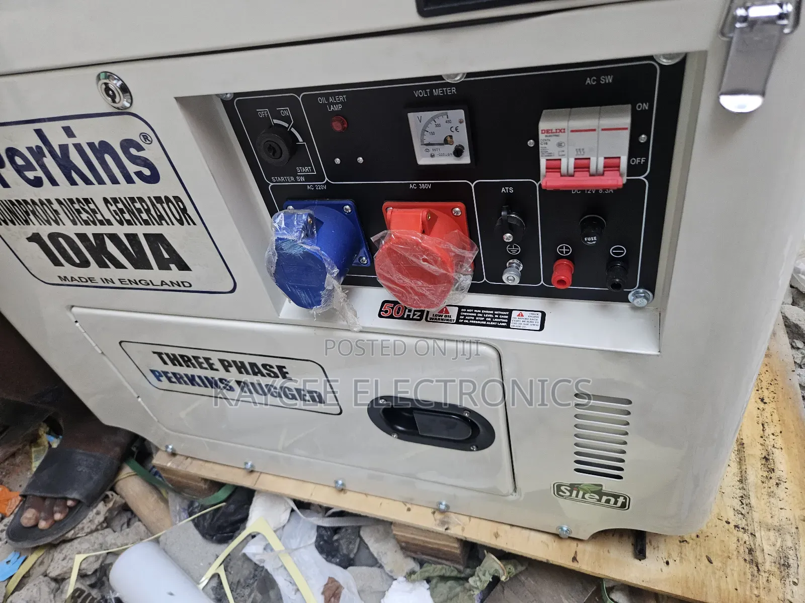 Uk Standard 10kva Perkins Diesel Soundproof 3face Generator