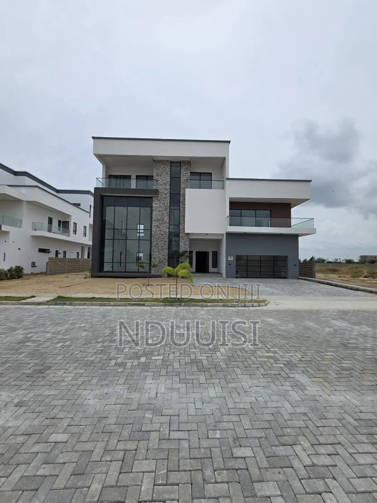 5bdrm Duplex in Gracefield Estate for sale