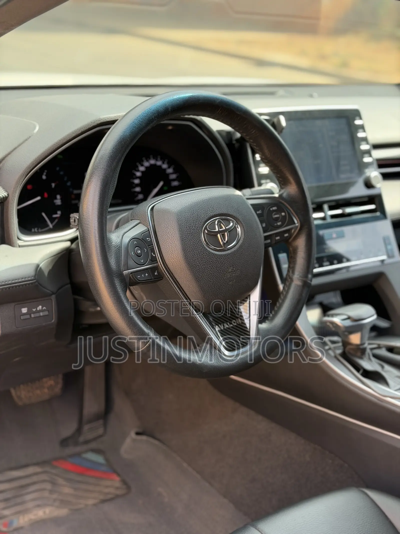 Toyota Avalon XLE 2021 White